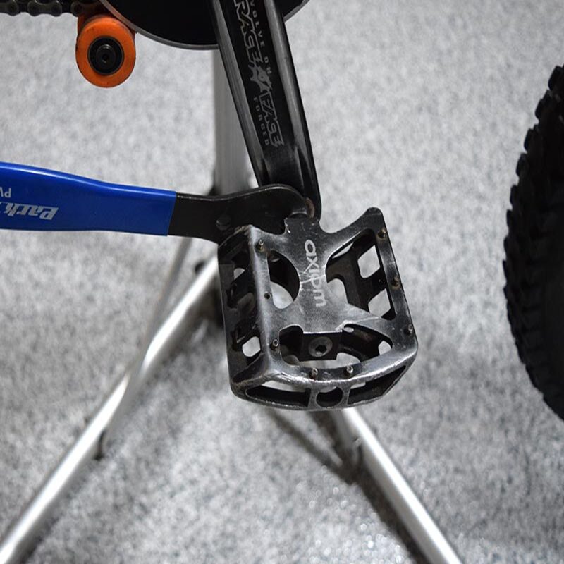 removing bicycle pedals